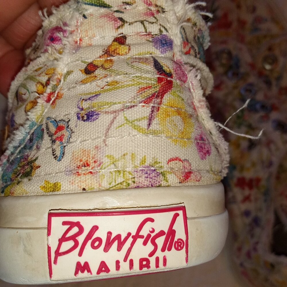 Blowfish canvas shoes for girls, size 6